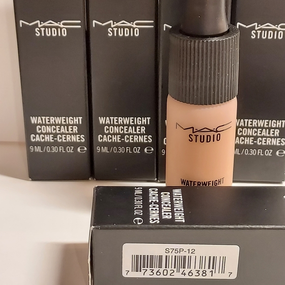 MAC Studio Waterweight Concealer *NW30* - Picture 4 of 4